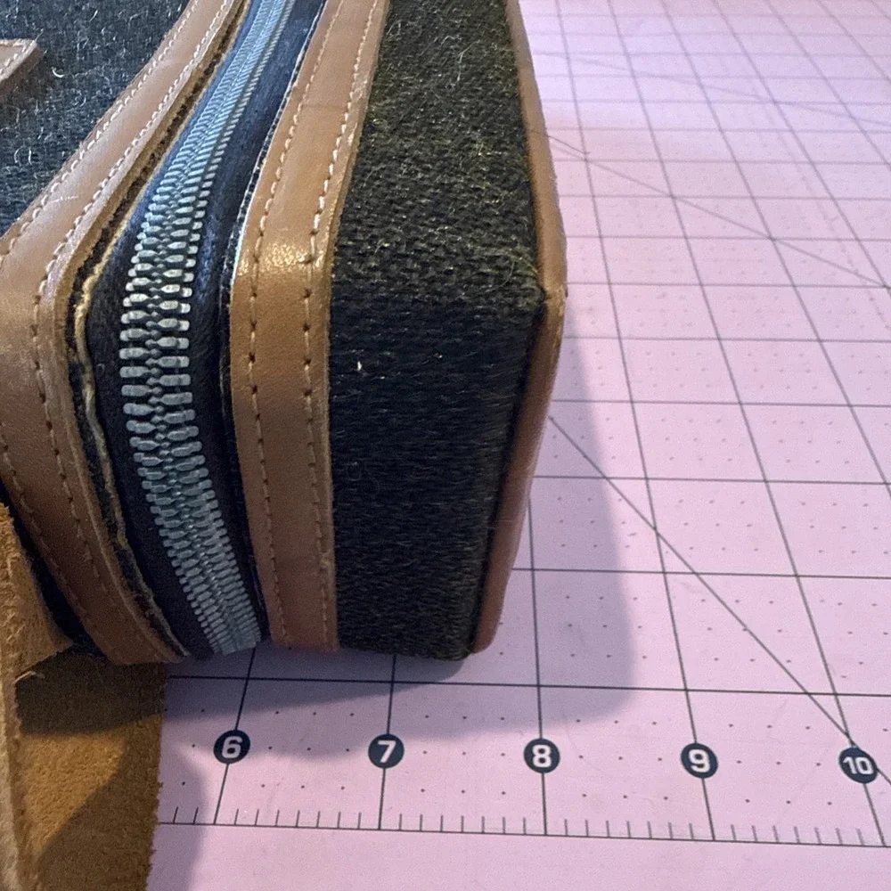 VINTAGE HARD‎ SHELL CAMERA CASE